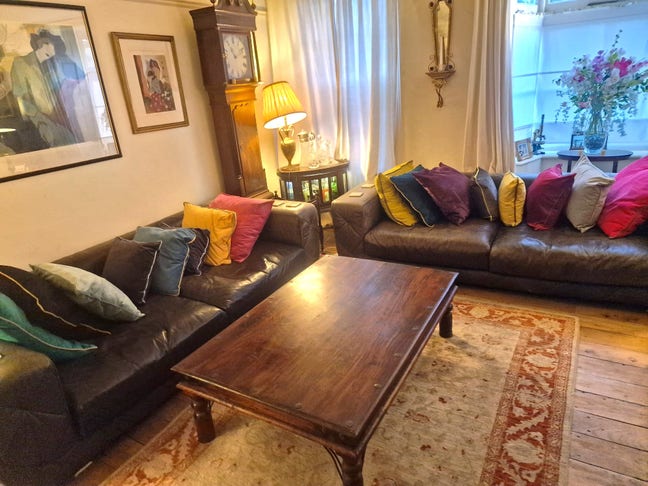 Double Room in large house Main Photo