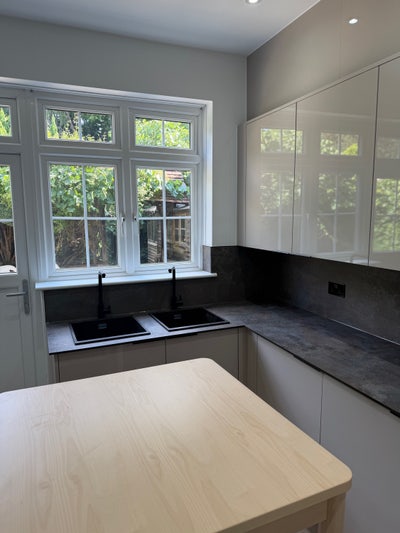 Large bright double room  Main Photo