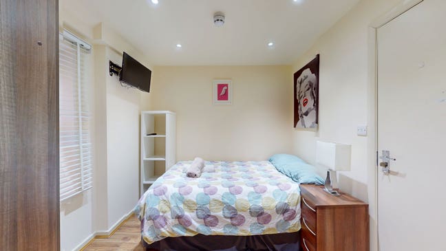 Most Bills Included- Studio in Cricklewood  Main Photo