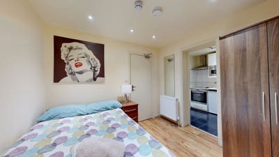 Most Bills Included- Studio in Cricklewood  Main Photo