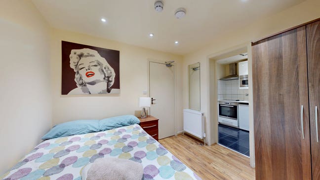 Most Bills Included- Studio in Cricklewood  Main Photo