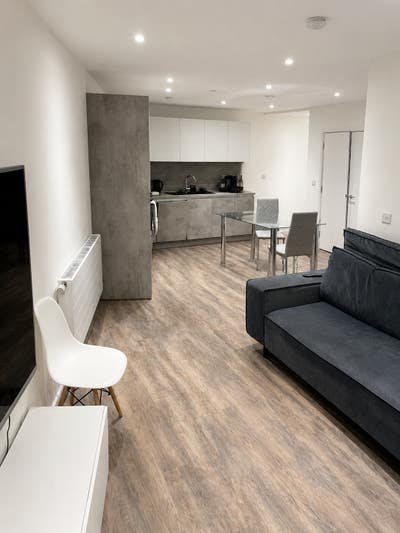 Modern Double Room | Private Bathroom | Bills Incl Main Photo
