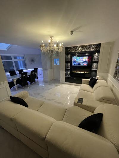 Town centre, modern Ensuite Rooms available  Main Photo