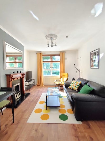 Room available in G51, near QEUH, Bills included Main Photo