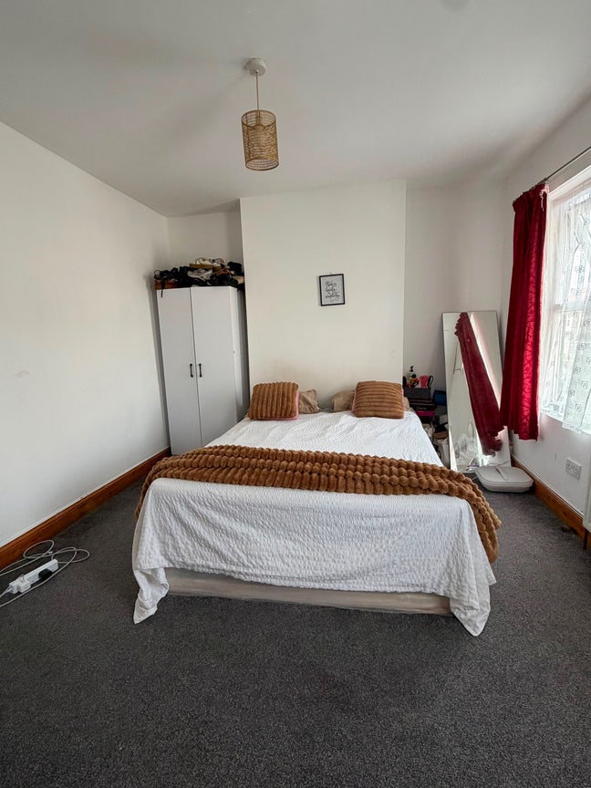 Large Double Room to Rent  Main Photo