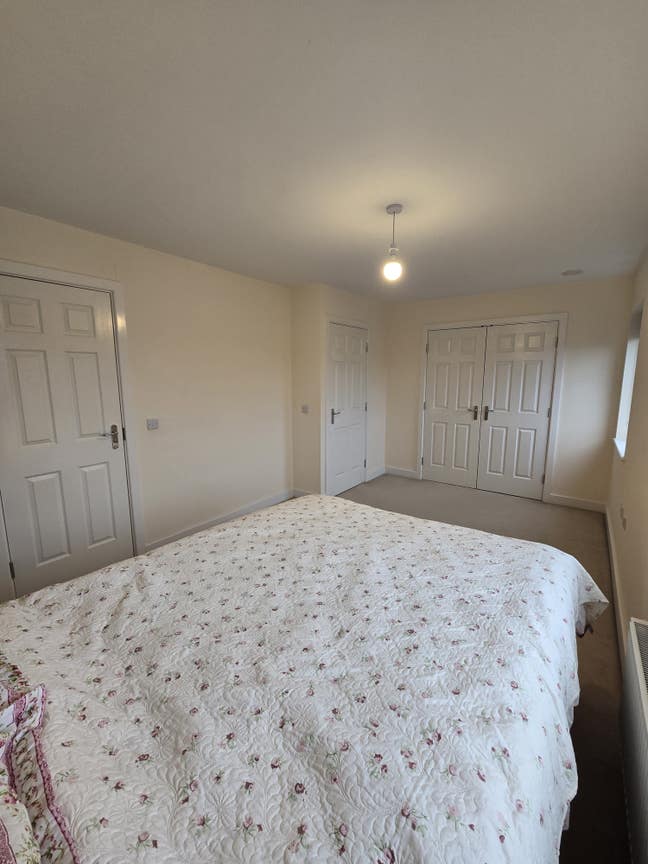 Spacious double bedroom with ensuite and storage Main Photo