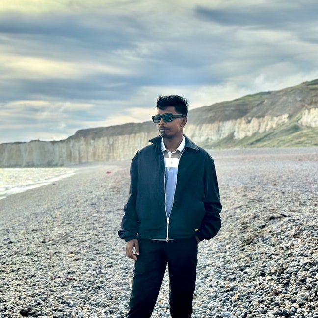 Professional Male seeks a single or double room Main Photo