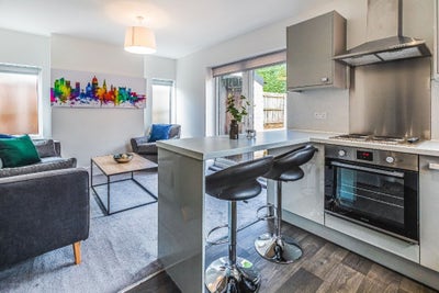 No Deposit Required! Spacious Double Rooms Main Photo