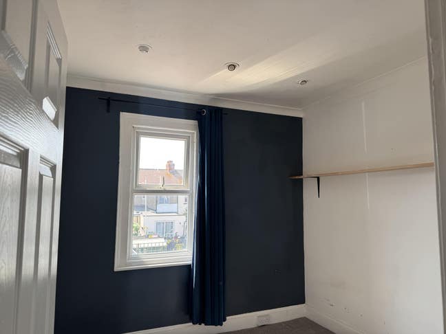 Bright Small Double Room in Beautiful Victorian Ho Main Photo