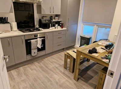 Double room in a 2 bedroom house Main Photo
