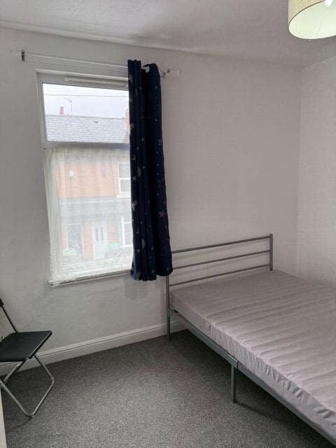 Room in a terraced house with garden Main Photo