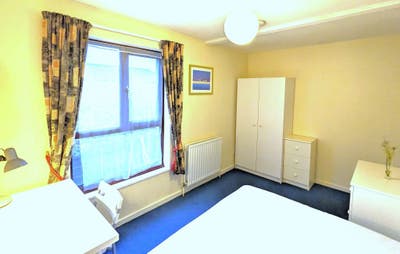 Lovely Double Room in Great House Share Main Photo