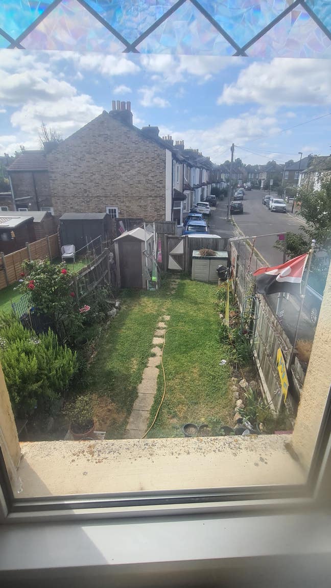 Small double overlooking garden Main Photo