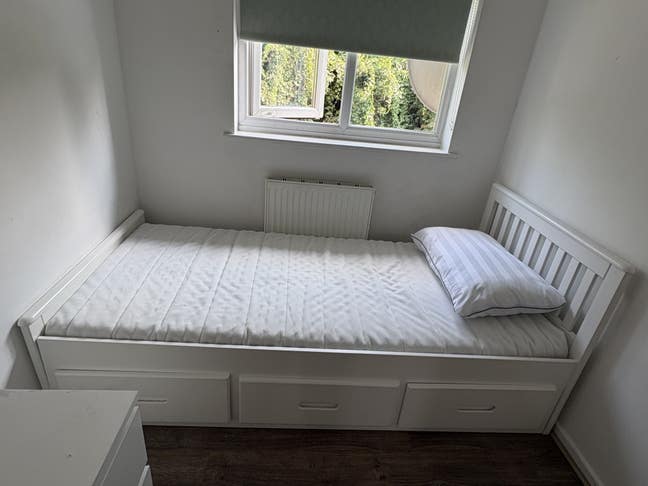 One Single Room for Short Let in Girls Only House Main Photo