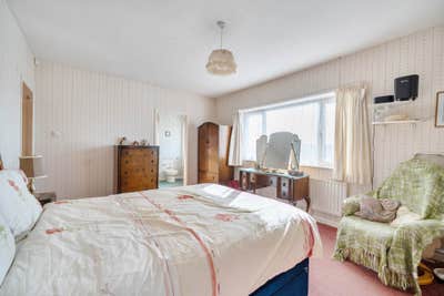 Luxury room available in a large bungalow Main Photo