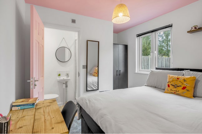 En-suite  double Room Available - NR4  Main Photo