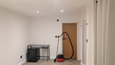 Room w/ ensuite Main Photo