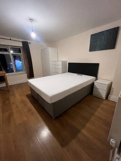 Large Double Ensuite | Professional House Share Main Photo
