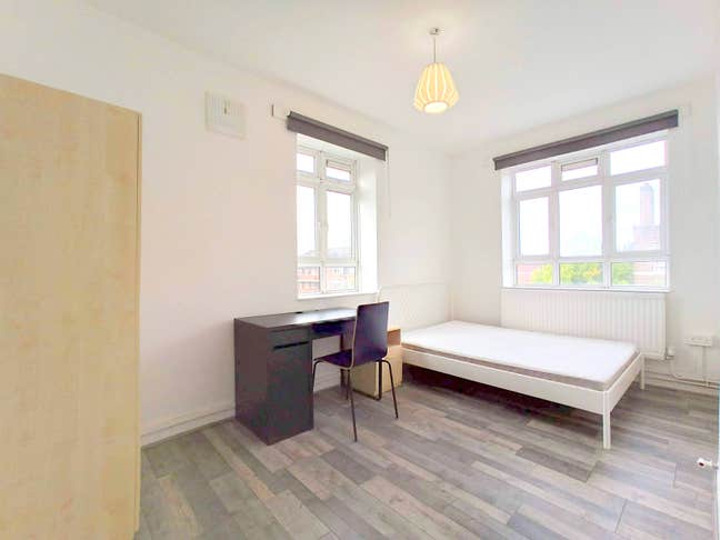 ~Spacious double room with Big Living Room Main Photo