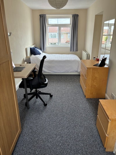 Newly Refurbished 5 Bed House 15 Mins Walk to Uwe Main Photo
