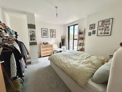 Double room available next to Northern line tube  Main Photo