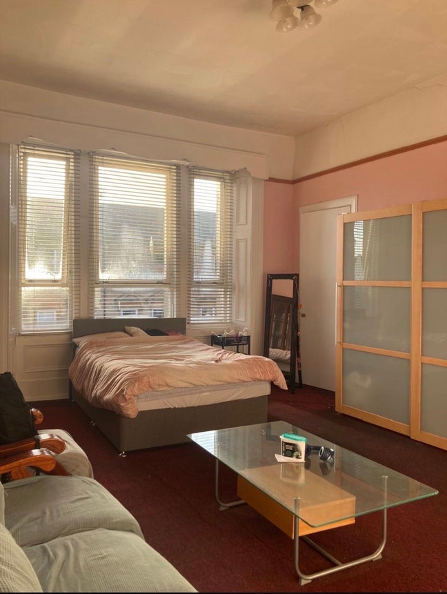 Large Room available – &pound;275/month Rent | West End  Main Photo