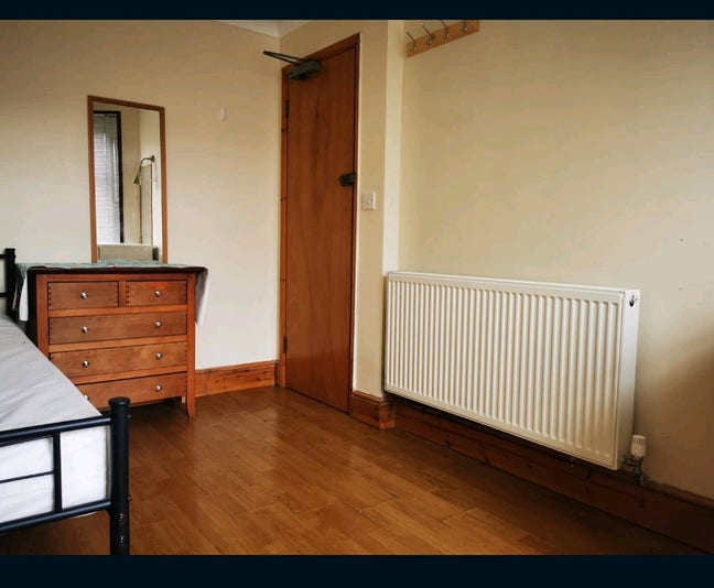 Large Double room in shared house leytonstone Main Photo