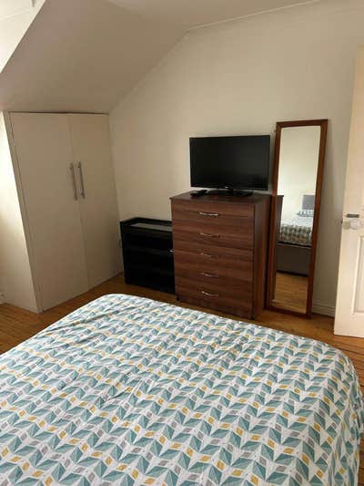 🏡 Large Double Room for Female | NW2 | All Bills Main Photo