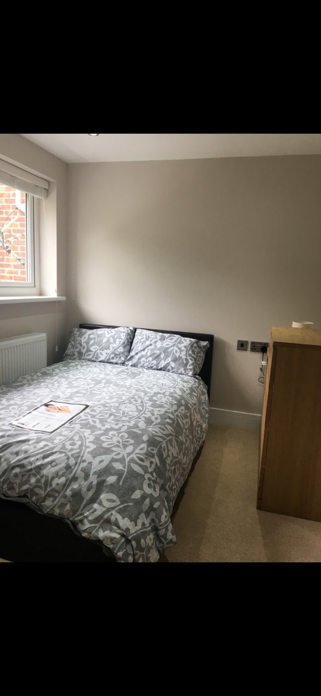 Fantastic Memory Foam Luxury Bedroom in Crawley,  Main Photo