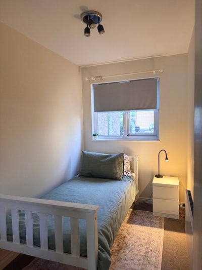 Monday-Friday Professional Let Bright Single Room  Main Photo