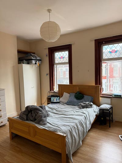 Double Room in Creative Household Willesden Green Main Photo