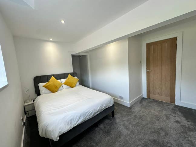 🛏️ Large Double Room | &pound;650 PCM (M16) Main Photo