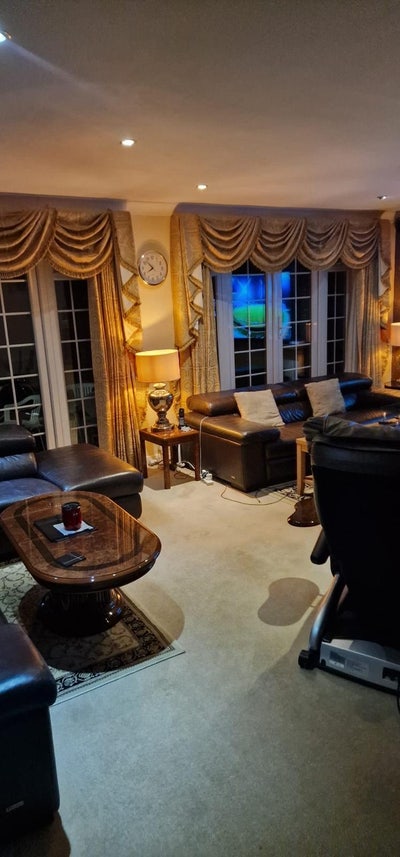 Large single room to rent in lovely detached home Main Photo