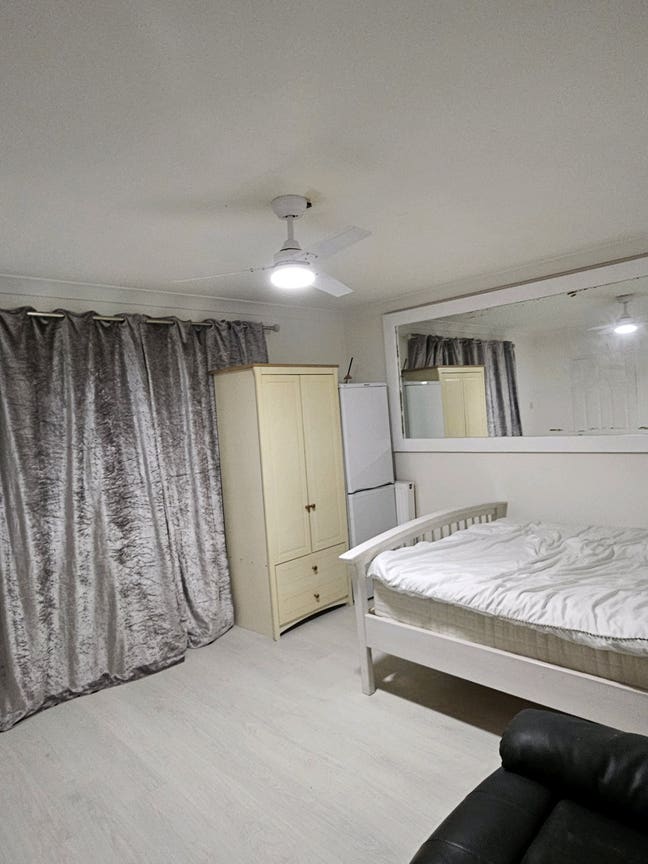 Short stay Double room &pound; 700 per month Main Photo