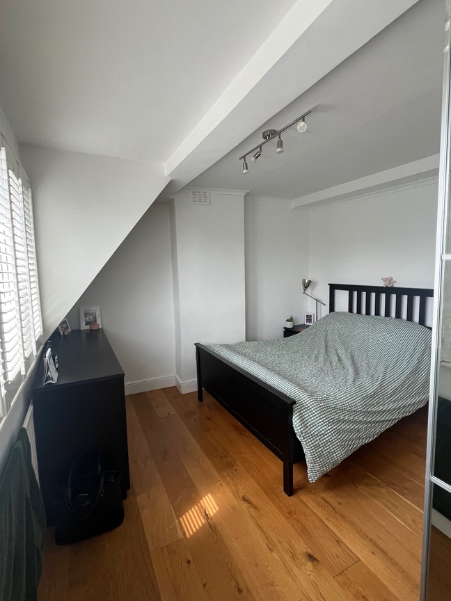 N19 double bedroom for female professional Main Photo