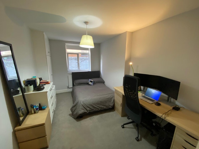 Double Room in 3 bed flat Main Photo