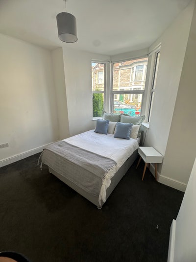6 bedroom, 6 ensuite room house ava - Southville   Main Photo