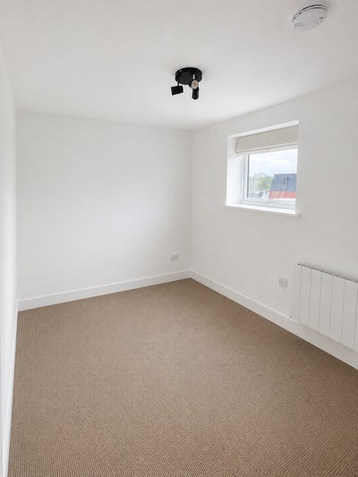 Room, Own Bathroom Flat Share - Available Sept Main Photo