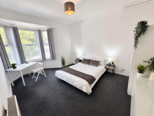 Spacious double bedroom in the heart of Cardiff Main Photo