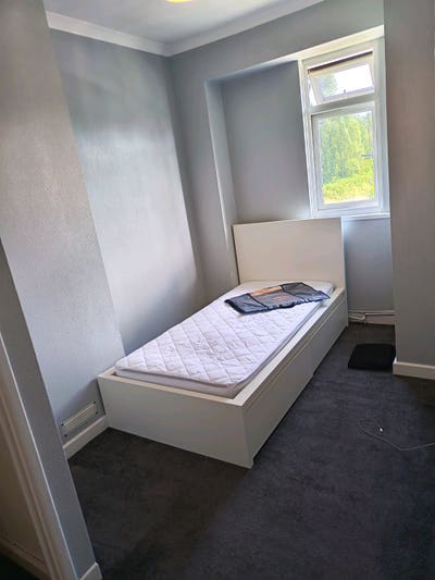 *One Last Room Available in a Quiet Home in NP20!* Main Photo