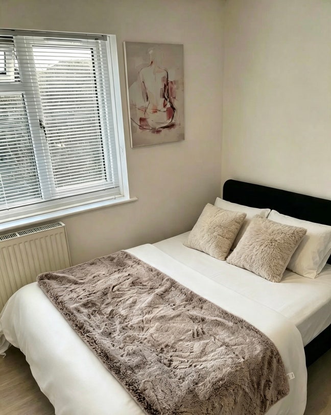 Newly renovated large Room to Rent in Ilford .  Main Photo