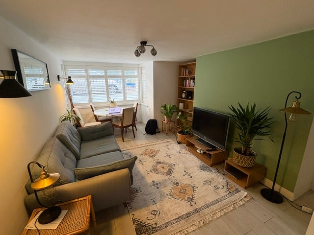 Double bedrooms to let in 3-bed East Dulwich flat Main Photo