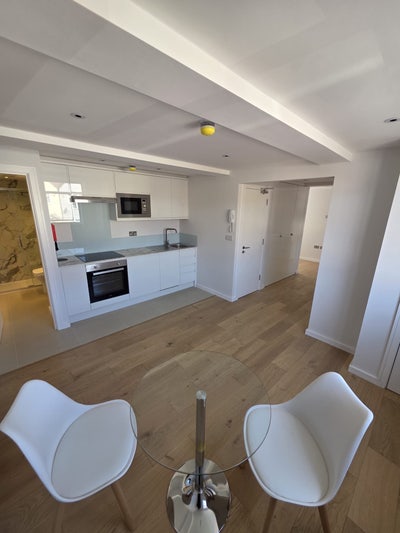 6 Amazing Fully Refurbished Studio Rooms Available Main Photo