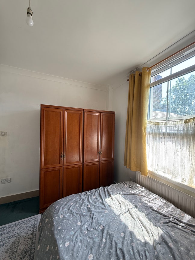 &pound;800 per month - Spacious Double Room to Rent  Main Photo