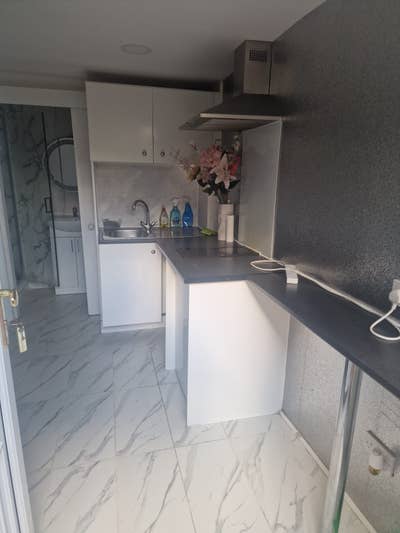 Self-Contained Studio &pound;625 a Month Inc all bills.  Main Photo