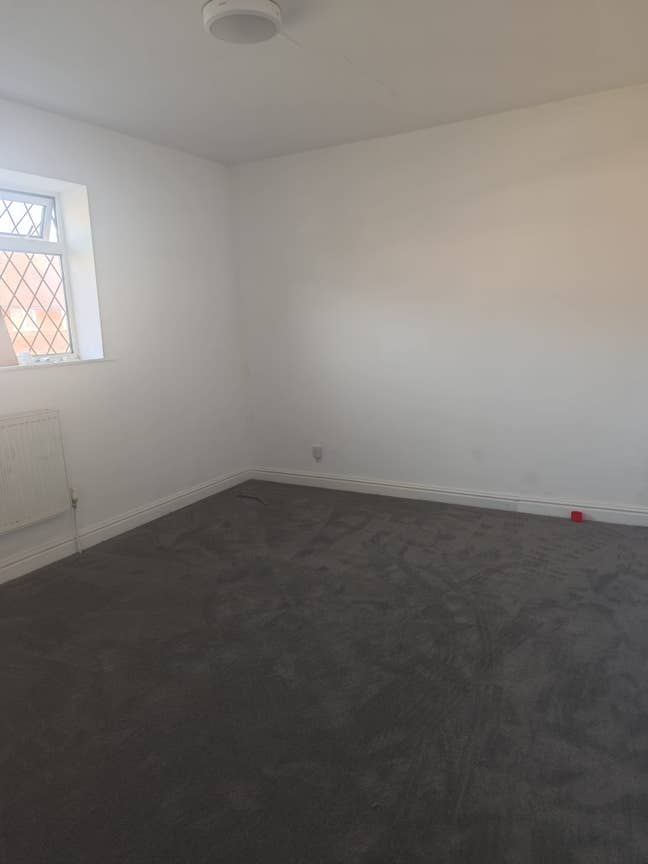 4 Bed Semi Detached with Large Garden, Garage Main Photo
