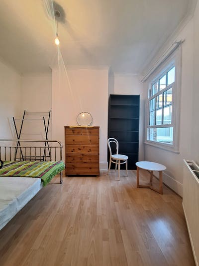 Double room in garden flat -Wood green Main Photo