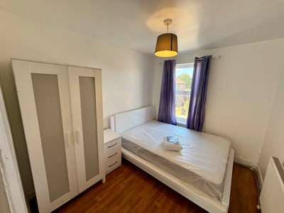 Spacious rooms available in KT6 Main Photo