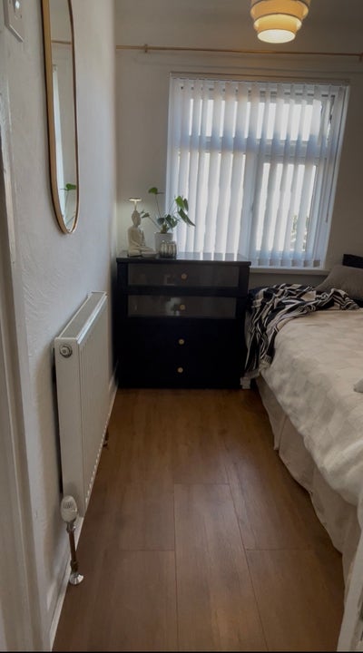 Cozy single  room, close to LHR Main Photo
