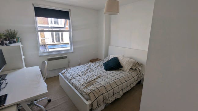 Double room in 3-bed flat on Lavender Hill Main Photo